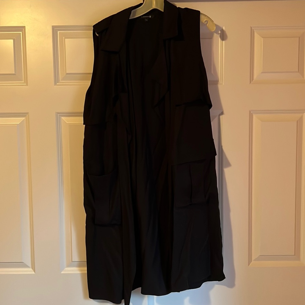 Long vest - large - 2 large pockets!  Dillards brand / Cirana